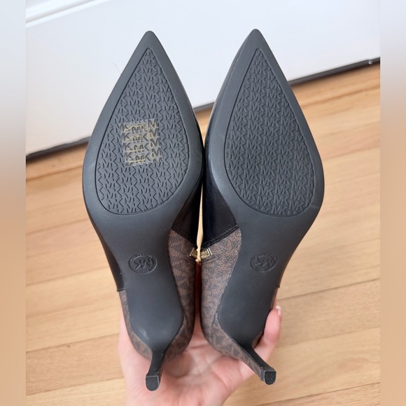 Michael Kors size 7.5 Alina Flex Leather and Logo Ankle Boot black brown heels - Picture 5 of 8